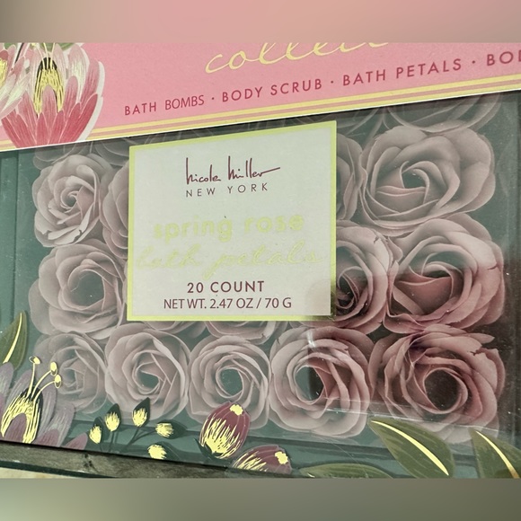 Gift Set - Nicole Miller Bath and Body Collection - New ingift Box - Picture 5 of 7